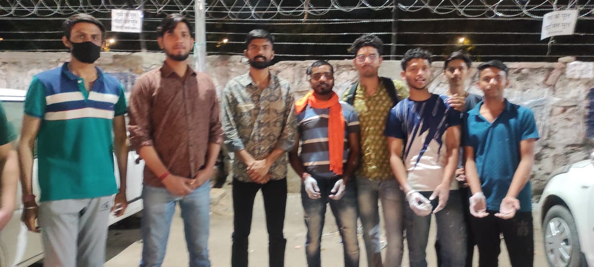 Jaipur City: हिंदू जागरण मंच मालवीय जिले के कार्यकर्ताओं ने टोंक फाटक हनुमान जी की बगीची स्थित मंदिर में हनुमान चालीसा का पाठ किया जिसमें सैकड़ों युवा एकत्रित हुए